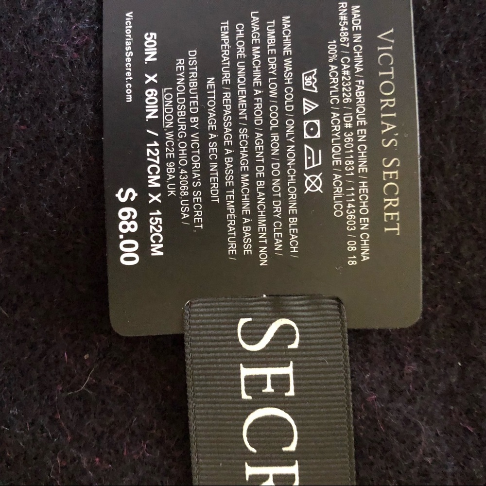 Brand new šFINAL PRICEšVictoriaās Secret throw - Picture 3 of 4